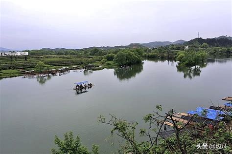 依山伴水|依山傍水的意思